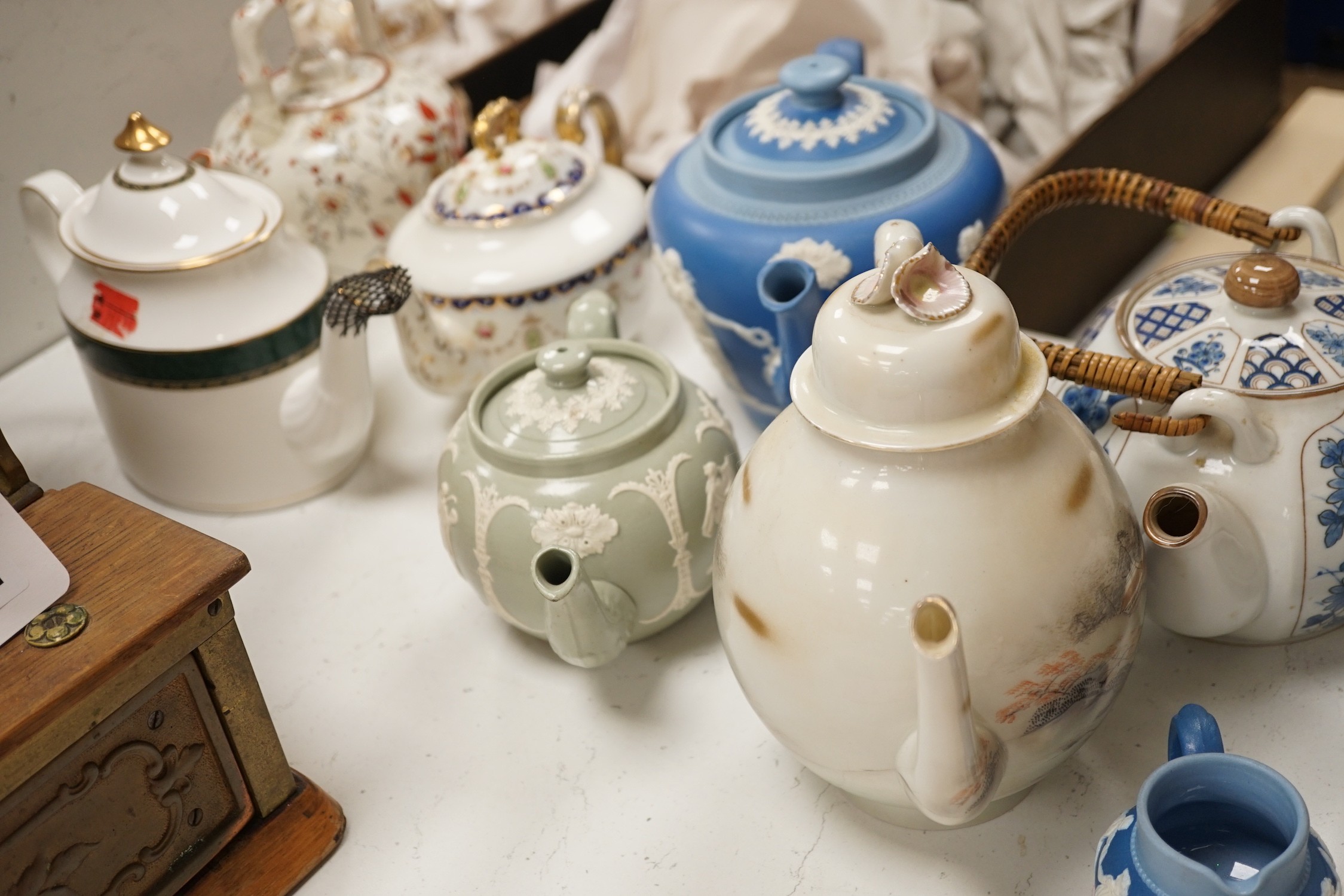 A quantity of teapots to include Dudson Brothers, Royal Albert, etc